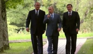 Kuvassa Jacques Chirac, Vladimir Putin ja Gerhard Schröder. Yle Kuvapalvelu