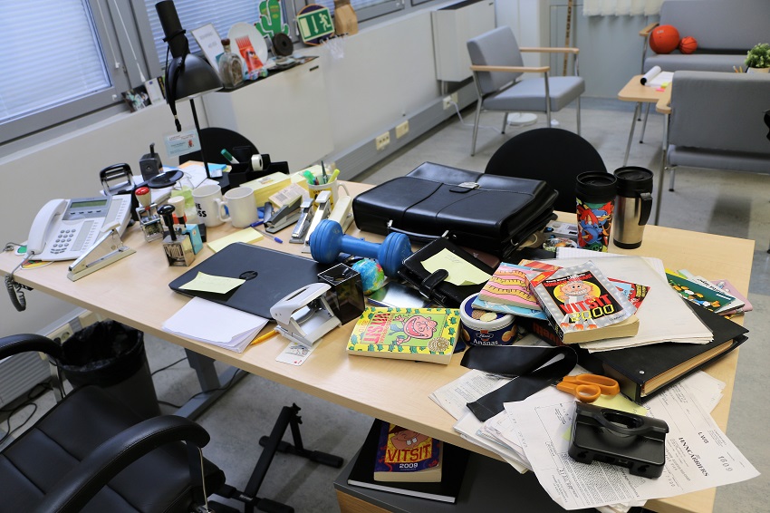 konttori työpöytä