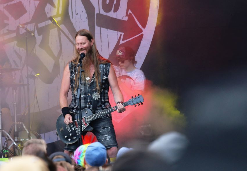 Jouni Hynynen innoissaan Kotiteollisuuden juhlakiertueesta ”Luvassa on